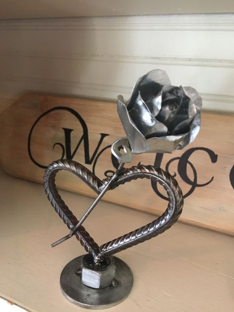 Welding Art For Her Gifts, Valentine Welding Projects, Welded Mothers Day Gifts, Welding Crafts For Girlfriend, Welding Projects Ideas For Girlfriend, Welded Gifts For Girlfriend, Metal Gift Ideas, Metal Projects That Sell, Welding Projects For Girlfriend