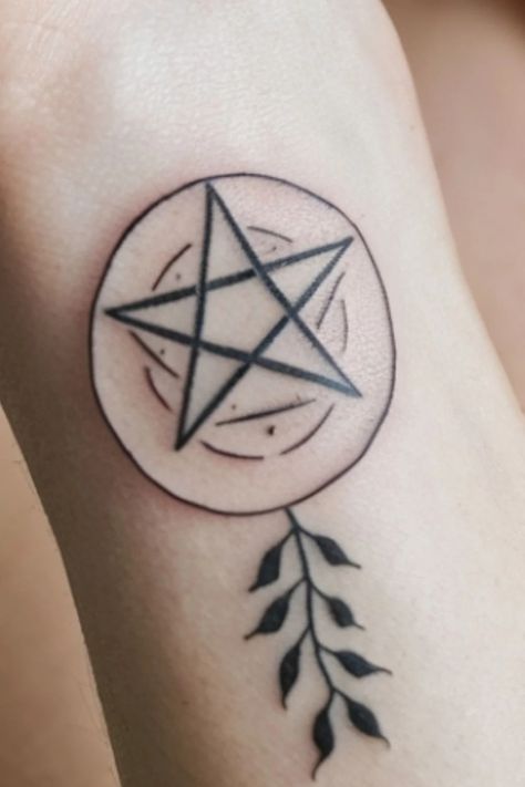 Pentagram tattoo inside a circle with leaf-like decoration below. Spooky Inspiration, Witch Tattoos, Witchy Designs, Halloween Tattoo Ideas, Witch Silhouette, Witch Tattoo, Halloween Tattoo, Cast A Spell, Flying Witch