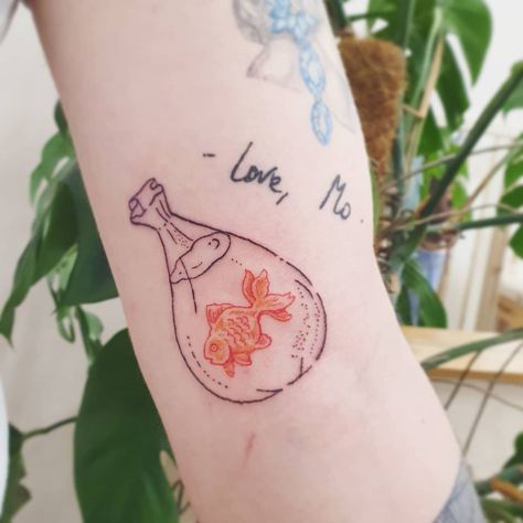 Illustrations & Tattoos on Instagram: “Handful of tattoos with the best people 😊 hearts are always full ❤ fish in a bag for @briansbrushstrokes 🧡 vase for @kwanieee 💛 lion…” Bag Tattoo, Small Chest Tattoos, Stick N Poke, Fish In A Bag, Fishing Humor, Chest Tattoo, Beautiful Tattoos, Color Tattoo, A Bag