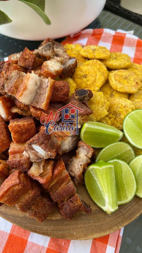 mi.casitard on Instagram: Chicharrones.🇩🇴🇩🇴🇩🇴🇩🇴 #chicharrones#republicadominicana🇩🇴#micasitard🏡🇩🇴#sabor#sabroso#cocina#comelones#delicias#migente#campo#criollo#cerdo Colombian Food For Party, Chicharrones Recipe, Dominicano Recipes, Perfect Health Diet, Boricua Recipes, Meal Prep Snacks, Dominican Food, Colombian Food, Healthy Fruits