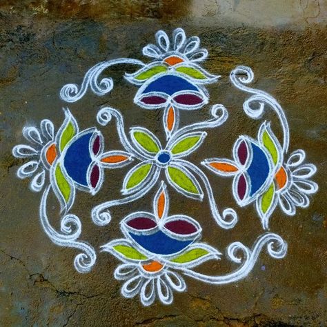 Small Free Hand Rangoli, Color Rangoli, Colour Rangoli, Small Kolam, Pattern Design Drawing, Dot Rangoli, Rangoli Designs Photos, Rangoli Designs Simple Diwali, Kolam Design