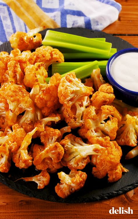 Buffalo Cauliflower Bites are perfect for your vegetarian friends. Get the recipe at Delish.com. #recipe #easy #easyrecipes #delish #cauliflower #buffalo #vegetarian #veggies #hotsauce #app #appetizer #gameday #superbowl #snack #healthy Baked Cauliflower Bites, Vegan Buffalo Cauliflower, Buffalo Cauliflower Bites, Low Carb Meal, Buffalo Cauliflower, Cauliflower Bites, Superbowl Snacks, Super Bowl Food, Cauliflower Recipes