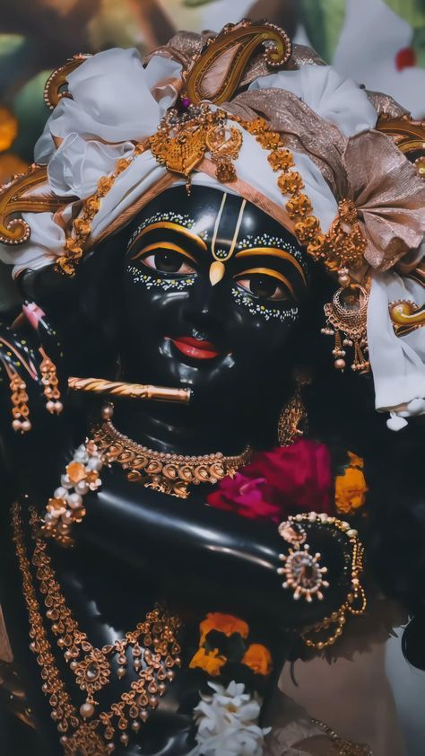 #harelrishna #krishna #kanha #hindu #god Krishna Vrindavan Images, Krishna And Radha Wallpapers, Vrindavan Krishna Images, Kanha Ji Wallpaper, Laddu Gopal Wallpaper, Radha Krishna Photo Wallpaper, Dwarkadhish Wallpaper, Krishna Ji Wallpaper, Shri Krishna Photo