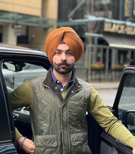 Wattpad Men, Turban Outfit, Sardar Fashion, Tutorial Eyeshadow, Beard Style, Boys Dp, Classy Outfits Men, Boys Style, Dress Suits For Men