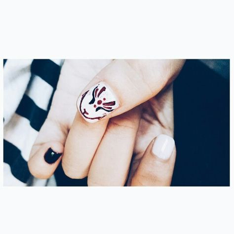 Kitsune Nails, Small Kitsune Tattoo, Japanese Tattoo Kitsune, Kitsune Flower Tattoo, Fox Girl Kitsune, Fox Artwork, Cosplay Makeup, Flower Designs, Cute Nails