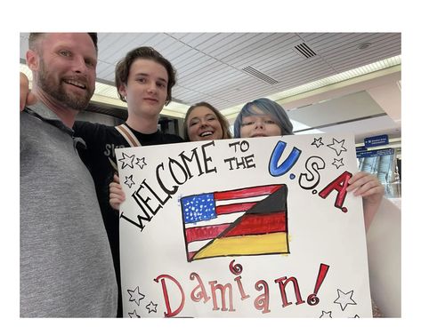 Airport Welcome Signs Exchange Student, Welcome Signs Airport Ideas, German Exchange Student, Airport Posters Welcome Home, Welcome Signs For Exchange Students, Exchange Student Welcome Sign, Foreign Exchange Student Welcome Sign, Welcome To The Usa Sign Airport, Airport Welcome Signs