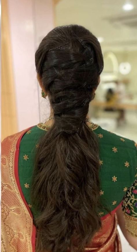 Tamil Hairstyle For Wedding, Koppu Hairstyles Indian, Valaikappu Hairstyles, Hair Styles For Marriage Function, Traditional Hairstyle For Saree, Marriage Hairstyles, Simple Hairstyle For Saree, Simple Bridal Hairstyle, Bridal Hair Decorations