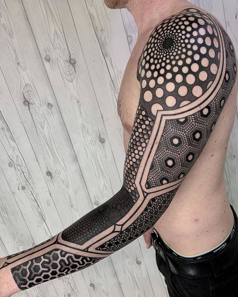 Tato 3d, Geometric Tattoo Sleeve Designs, Tattoo Band, Geometric Sleeve Tattoo, Forearm Band Tattoos, Geometry Tattoo, Muster Tattoos, Geometric Tattoo Design, White Tattoo