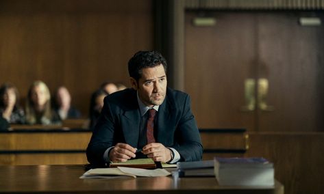 Netflix's latest legal drama, The Lincoln Lawyer, sees hotshot LA attorney Mickey... Scream Film, Sullivan Stapleton, Lincoln Lawyer, Top Drama, Neve Campbell, Netflix Dramas, Michael Connelly, Family Law Attorney, Jaimie Alexander