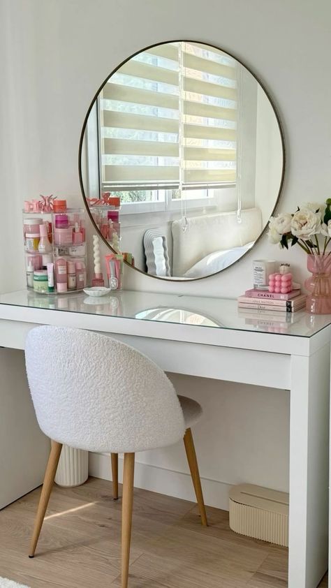 Room idea Check more at https://beautyfashionideas.com/makeup/room-idea/ Pink Vanity Decor, Vanity Inspo, Dekorasi Kamar Tidur, Pinterest Room Decor, Room Redesign, Girly Room, Room Redo, Room Makeover Bedroom, Room Makeover Inspiration