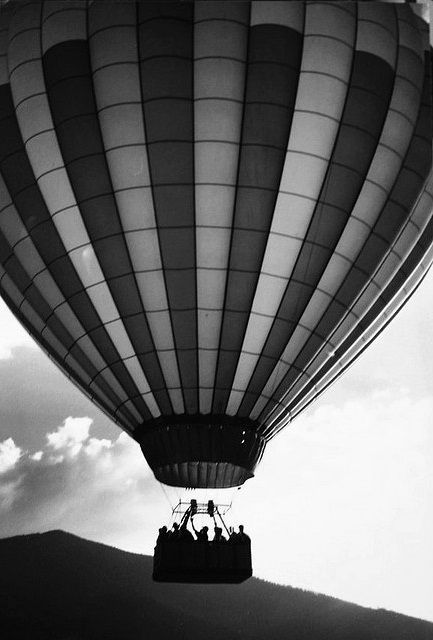 Hot Air Balloon Festival, Land Of Oz, Air Balloon Rides, Black And White Pictures, Photo Filter, Great Photos, Hot Air Balloon, Air Balloon, White Photography