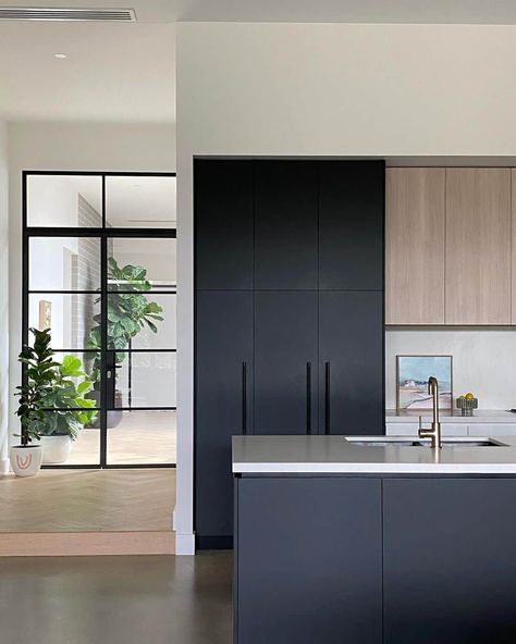 45 Black Kitchen Cabinets for a Dramatic Kitchen Aesthetic Black Base Cabinets, Base Cabinets Kitchen, Kitchen Glass Cabinet, Dramatic Kitchen, White And Wood Kitchen, Contemporary Kitchen Ideas, Modernize Your Home, Spring Living Room Decor, Glass Cabinet Door