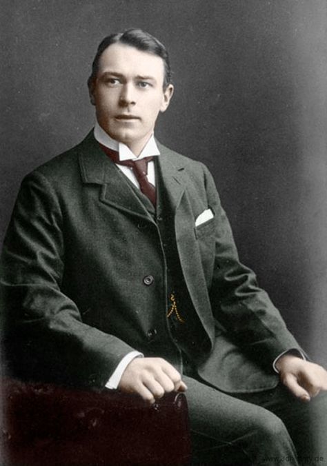 Thomas Andrews. One of the Harland & Wolff architects for White Star Line's Olympic class ocean liners. Real Titanic, Titanic Photos, Titanic Artifacts, Titanic Sinking, Titanic Facts, Thomas Andrews, Titanic History, Franklin Delano Roosevelt, Men's Facial Hair