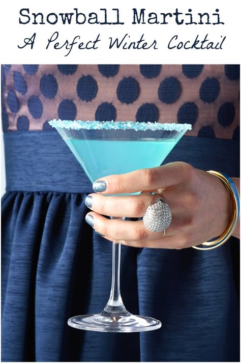 This Snowball Martini is the perfect winter cocktail. It looks wintry, but then BAM! It has a surprise for you - it's not wintery at all!. So good. Christmas Themed Martinis, Winter Martini Recipes, Snowball Martini, Snowball Cocktail Recipe, Blue Curacao Liqueur, Vodka Cocktails Easy, Christmas Drinks Alcohol, Winter Cocktail, Recipes Holiday