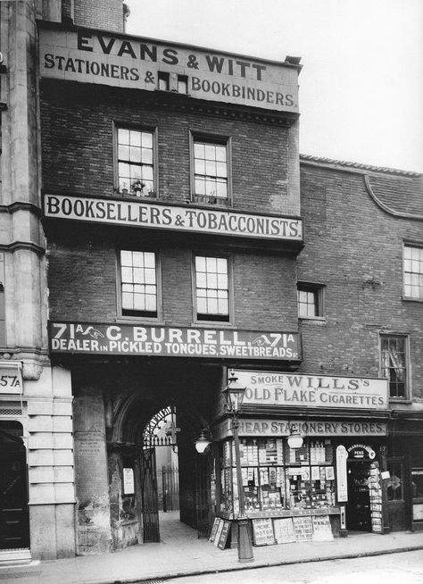 Lost London, ca. 1900s-1910s Evans and Witt, Stationers and Bookbinders, Booksellers and Tobacconists, ca. 1900s. 1900 Architecture, Clerkenwell London, Victorian Britain, St Bartholomew, Historic London, Victorian Street, Historical London, Photos Rares, Islington London