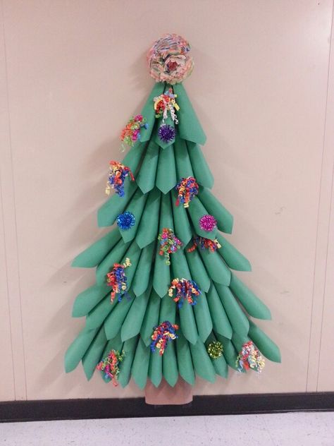 Construction paper christmas tree Construction Paper Christmas Tree, Paper Tree On Wall, Construction Paper Tree, Tree On Wall, Christmas Crafts Ideas, Diy Christmas Paper, Gifts Drawing, Gold Christmas Tree Decorations, Construction Paper Crafts