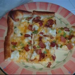 Starkey's Mashed Potato Pizza Boboli Pizza Crust, Mashed Potato Pizza, Potato Pizza Recipe, Baked Potato Toppings, Baked Mashed Potatoes, Pizza Homemade, Potato Pizza, Cheese Mashed Potatoes, Leftover Potatoes