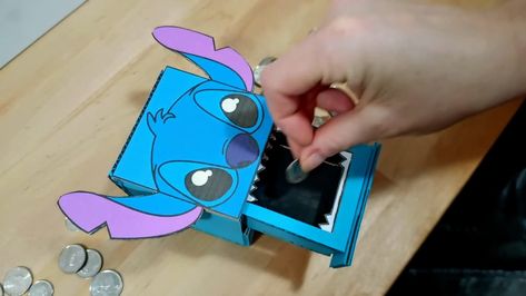 Créez une tirelire Stitch qui avale vos pièces Lilo Et Stitch, Diy Disney, Afterschool Activities, Stitch Disney, Kids Art Projects, After School, Lilo And Stitch, School Activities, Art For Kids