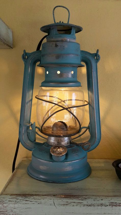 Antique Room Decor, Night Wedding Decor, Nautical Living Room, Old Lanterns, Nautical Bedroom, Antique Lanterns, Antique Oil Lamps, Art Indian, Accent Walls In Living Room