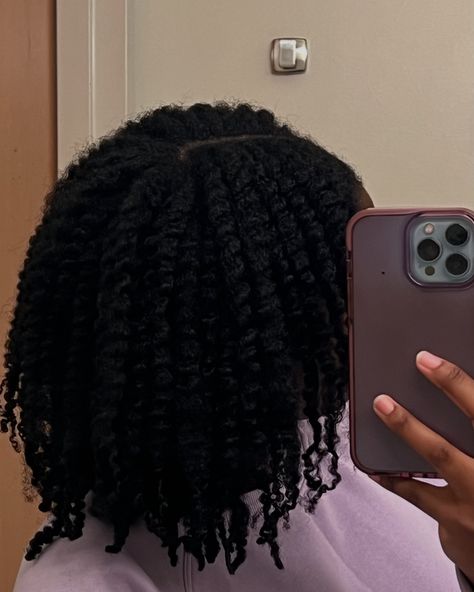 finally got to try @camillerosenaturals almond jai twisting butter for a twist-out! 💕💜 I did this twist-out back in October after taking out my protective style ( which I haven’t posted YET🌚) The cream left my hair really soft, define and it smelled amazing as always :) pics 1-7 are day 2 hair: it lost some definition because it was slightly humid the night before when I first took it out pic 8 is day 1 hair: this is me checking how the back of my head looks😭 pic 9 is day 4 hair: you ca... Day 2 Hair, Protective Style, Twist Out, Locs Hairstyles, Out Back, The Cream, Smells Amazing, Protective Styles, Take Out