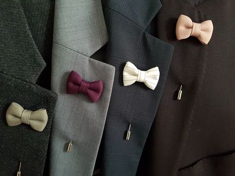 Diy Lapel Pins Men How To Make, Suit Pins For Men, Diy Lapel Pins Men, Mens Suit Accessories Lapel Pins, Lapel Pins Mens Wedding, Mens Brooch, Mens Suit Accessories, Buttonhole Flowers, Lapel Pins Suit