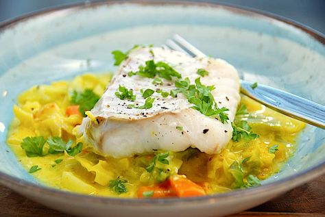 Fish Friday, Savoy Cabbage, How To Cook Fish, Tortellini, Fish And Seafood, Eggs Benedict, Soul Food, Fish Recipes, Side Dishes