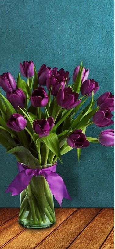 Purple Flower Arrangements, Tulip Decor, Purple Flowers Wallpaper, Most Popular Flowers, Fleurs Diy, Fall Flower Arrangements, Popular Flowers, Tulips Garden, Flower Arrangements Simple