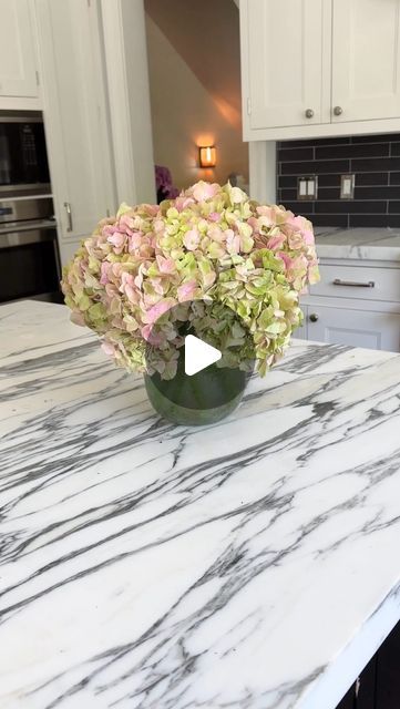 Barbara & Carolina - sisters on Instagram: "Hydrangeas are gorgeous, but they can wilt quickly. Here’s a hack to keep them vibrant longer: add boiling water to your vase. It does wonders! 
.
.
.
.
.
#hosttoperfection #shopleeliss #leeliss #hydrangeaarrangement #hydrangeas #easyarrangement #hydrangeacenterpiece #summercenterpiece" Summer Centerpieces, Hydrangea Centerpiece, Hydrangea Arrangements, Boiling Water, Hydrangea, Vase, Wonder, Canning, Water