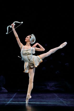 Polina Semionova in "Sylvia" (Staatsoper Ballet). Photo: Enrico Nawrath Sylvia Ballet, Polina Semionova, Ballet Technique, Ballet Costume, Ballerina Tutu, American Ballet Theatre, Russian Ballet, Ballet Photos, Ballerina Dancing