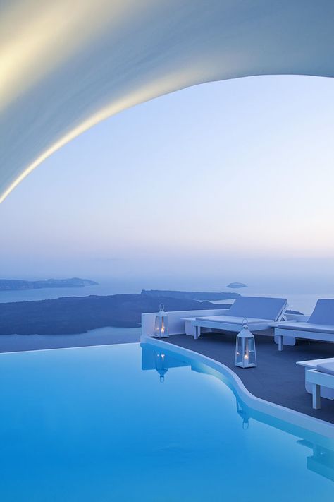 Outdoor Pool Grecia Santorini, Cave Pool, Santorini Grecia, Swimming With Dolphins, Infinity Pools, Santorini Hotels, Santorini Greece, Beautiful Places To Travel, Infinity Pool