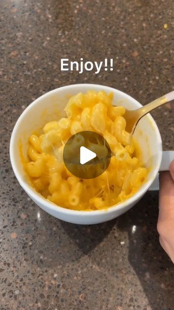 Mug Pasta Microwave Recipes, Mug Pasta, Mac And Cheese Mug, Mac And Cheese Microwave, Mug Dinner, Pasta For Dinner, Budget Snacks, Microwave Pasta, Burger Bites