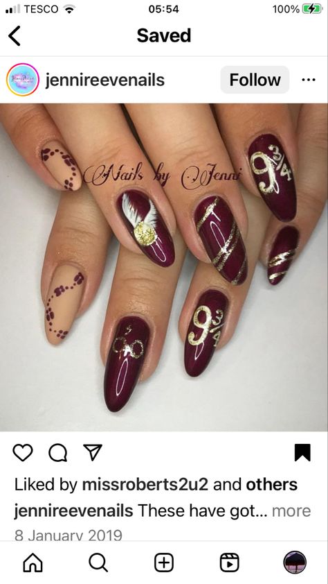 Hermione Granger Nails, Gryffindor Nails Harry Potter, Harry Potter Nails Gryffindor, Simple Harry Potter Nails, Gryffindor Nails, Harry Potter Nail Ideas, Harry Potter Inspired Nails, Hufflepuff Nails, Classy Gel Nails