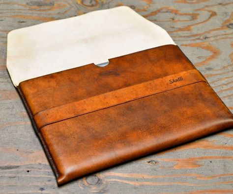 Diy Leather Laptop Sleeve, Diy Laptop Case, Laptop Screen Repair, Leather Computer Bag, Leather Laptop Sleeve, Diy Laptop, Leather Laptop Case, Laptops For Sale, Laptop Storage