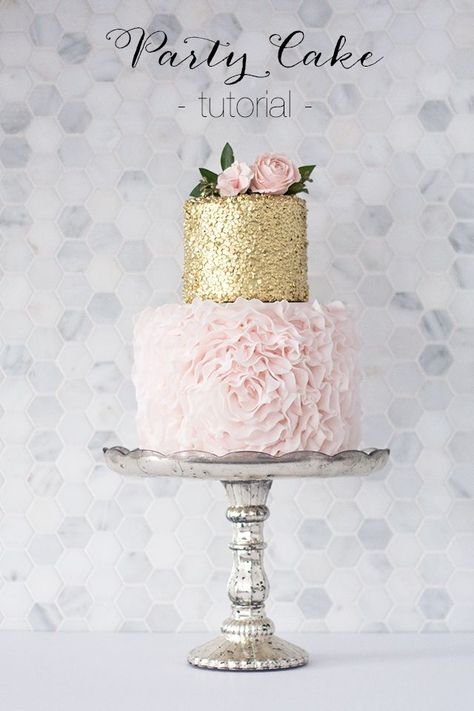 How to DIY a stunning ruffled party cake // Gorgeous gold and blush cake tutorial Fondant Techniques, 16 Cake, Sweet 16 Cakes, Ruffle Cake, Gold Cake, Cake Decorating Tutorials, Diy Cake, Wedding Diy, Cake Tutorial