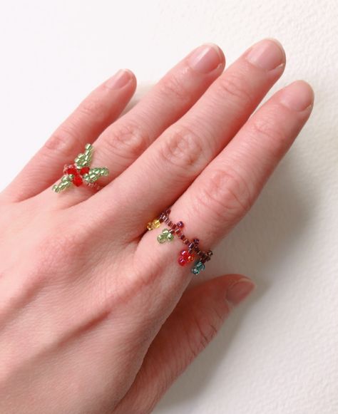 Christmas Beaded Ring, Beaded Jewelry Christmas, Beads Rings Ideas, Beaded Rings Patterns, Christmas Beaded Jewelry, Christmas Beaded Necklace, Christmas Rings Jewelry, Christmas Bead Necklace, Christmas Rings