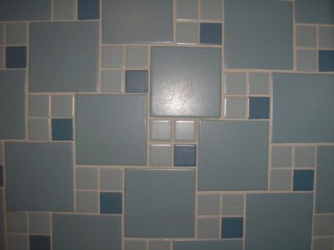 Cool floor tile for the bathroom. Vintage Blue Tile Bathroom, Retro Blue Bathroom, Vintage Tile Bathroom, Vintage Blue Bathroom, Blue Bathrooms, Bathroom Retro, Deep Clean Bathroom, Vintage Style Bathroom, Blue Bathroom Tile