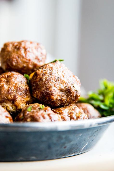 Oven baked meatballs are so easy to make! Meatballs In Oven, Oven Meatballs Recipe, Meatballs In The Oven, Oven Meatballs, Cooking Frozen Meatballs, Oven Baked Meatballs, Baked Meatball Recipe, Baked Meatballs, Meatball Recipes Easy