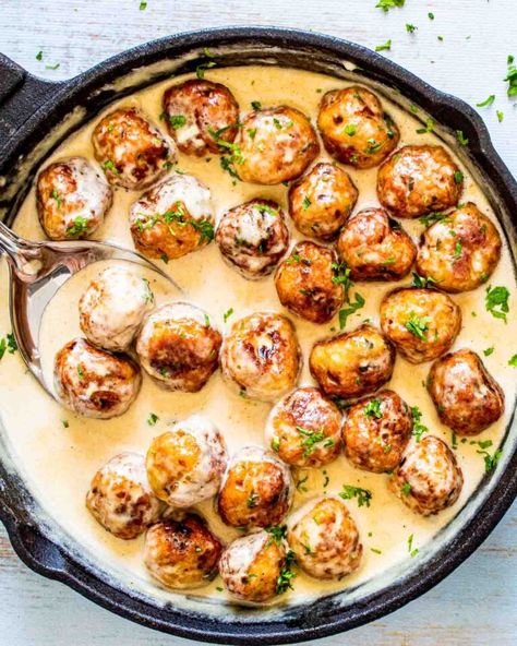 Meatballs With Alfredo Sauce, Meatballs Alfredo, Easy Chicken Meatballs, Ground Chicken Meatballs, Ground Beef Meatballs, Low Calorie Chicken, Alfredo Sauce Recipe, Beef Meatballs, Roasted Chicken Breast