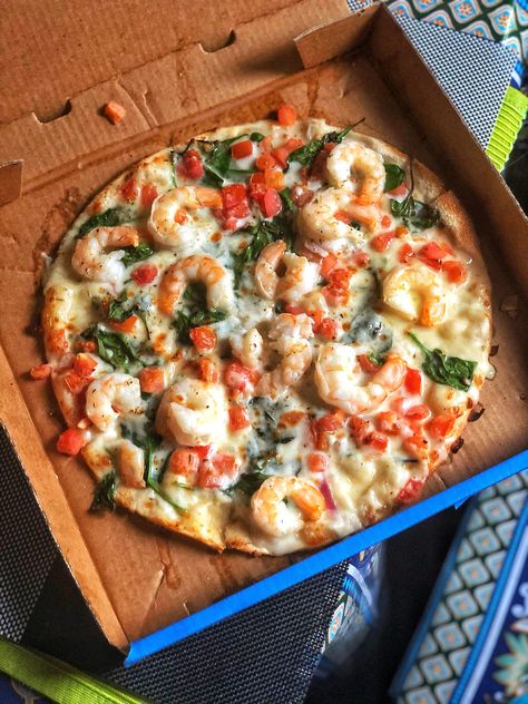 Garlic Prawn Pizza, Seafood Pictures, Prawn Pizza, Pizza Type Recipes, Garlic Prawn, Adriana Locke, Ital Food, Seafood Pizza, Garlic Prawns