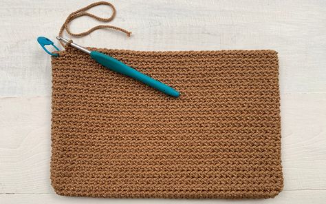 Crochet Handbag/ Clutch (Free Pattern) - KnitcroAddict Clutch Crochet Pattern Free, Easy Crochet Clutch Free Pattern, Crochet Clutch Bag Free Pattern, Crochet Clutch Free Pattern, Crochet Clutch Pattern, Crochet Wallet, Crochet Clutch Bags, Clutch Pattern, Micro Crochet