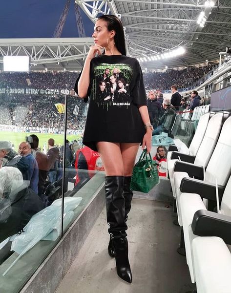 Rap Concert Outfit, Bad Bunny Concert Outfit, Outfit Botas, Georgina Rodriguez, Mode Kylie Jenner, New Short Haircuts, Modieuze Outfits, Elegantes Outfit, Looks Chic