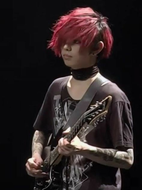 Scene Kid Hair, Short Emo Haircuts, Scene Emo Aesthetic, Pastel Green Hair, Scene Emo Fashion, Short Emo Hair, Visual Kei Boy, Scene Haircuts, Emo Haircuts