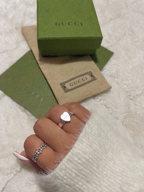 Gucci Ring Aesthetic, Promise Rings Aesthetic, Gucci Heart Ring, Jewelry Mood Board, Gucci Ring, Gucci Nails, Cute Promise Rings, Aesthetic Rings, Gucci Rings