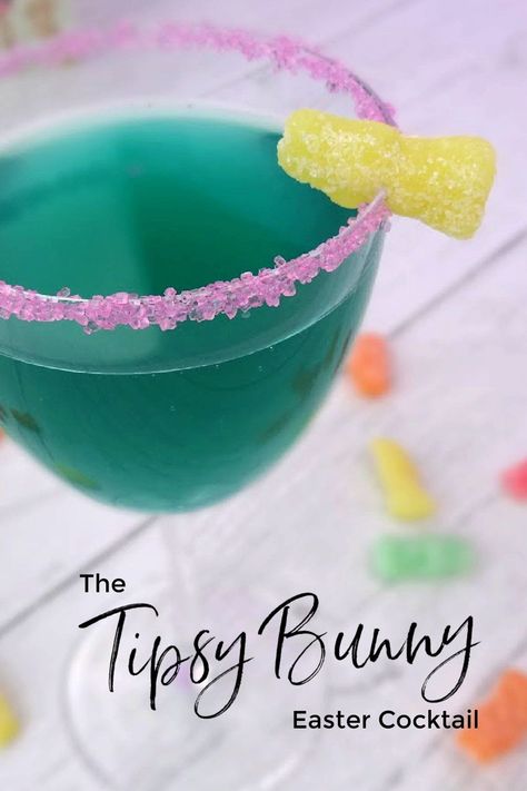 Serve something different this Easter and whip up some Tipsy Bunny Easter Cocktails! It’s a bubbly and sweet Easter drink – and you know we’re always suckers for holiday themed drinks. With Easter just around the corner, it’s easy to find cute candies to accent this pretty aperitif. We used some sour bunnies, but any candy you can slice will work. Add pink sugar to accent the drink’s delightful teal hue – and you’ve got yourself the perfect Easter cocktail. Let’s get mixing! Easter Liquor Drinks, Signature Easter Cocktail, Drunk Bunny Drink, Easter Shots Recipe, Easter Mixed Drinks, Easter Themed Cocktails, Teal Drinks Cocktails, Easter Drinks Alcohol, Easter Themed Drinks