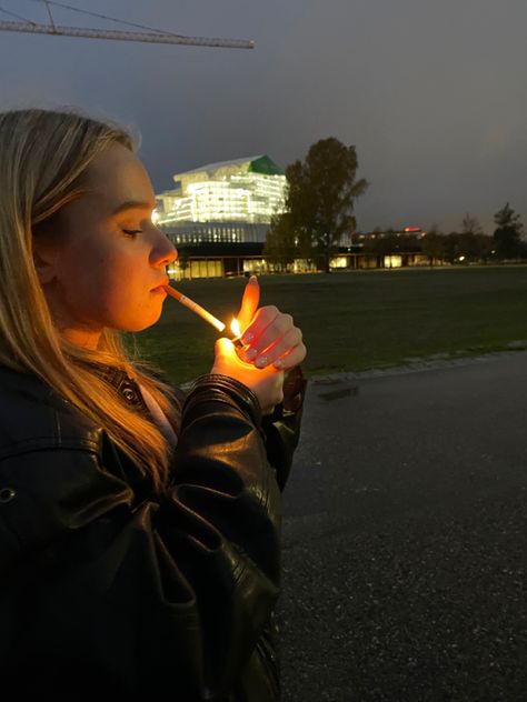 Lighting Ciggerate, Lighting A Ciggerate, Girl With Ciggerate, Ciggerate Aesthetic, Twentieth Birthday, Dream Bored, Alcohol Aesthetic, Aesthetic Pics, Night Aesthetic