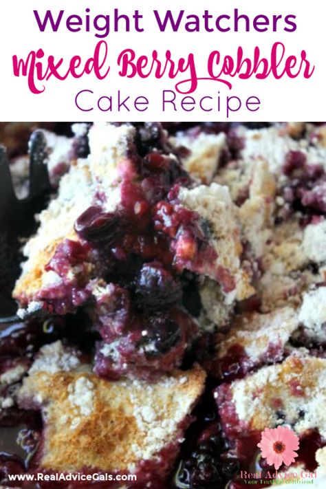 Weight Watchers Cobbler, Weight Watchers Cake, Weight Watchers Appetizers, Cobbler Cake, Mixed Berry Cobbler, Berry Cobbler Recipes, Weight Watchers Dessert Recipes, Weight Watchers Snacks, Berry Cobbler