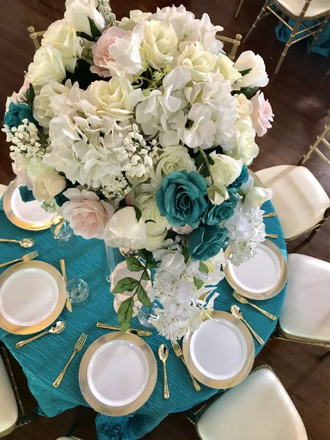 Teal Fall Wedding, Teal And Rose Gold, Gold Wedding Decorations Receptions, Teal Wedding Theme, White Wedding Table Setting, Gold Theme Party, Gold Wedding Centerpieces, Blush Wedding Decor, Rose Gold Wedding Decor