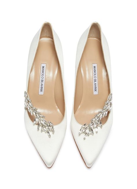 Manolo Blahnik Nadira, Wedding Heels For Bride, Heels For Bride, Dream Wedding Shoes, Bride Elegant, Ivory Pumps, Harry Styles Outfit, Manolo Blahnik Heels, Bridal Heels