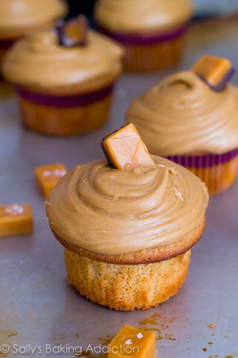 Salted Caramel Cupcakes, Chocolate Frosting Recipes, Caramel Cupcakes, Sally's Baking, Caramel Frosting, Cupcake Flavors, Caramel Flavoring, Yummy Cupcakes, Dessert Cupcakes