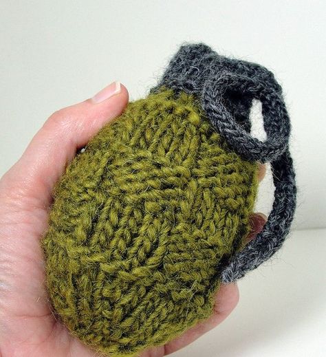 Knit a Grenade, Free Pattern! #knitting #freepattern #yarnbomb Coolest Crochet Projects, Funny Knitting, Magic Hands, Crochet Design Pattern, Fun Crochet Projects, Diy Crochet Projects, Yarn Projects, Stuffed Toys, Crochet Techniques